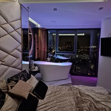 Hanza Tower Gold Apartment *