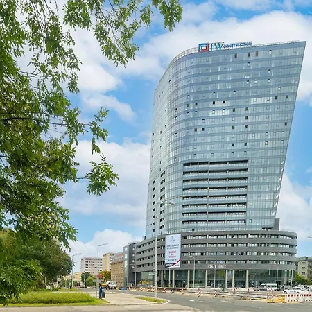 Hanza Tower Gold *
